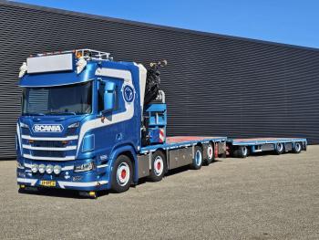 R520 V8 8x2/6 / HMF 70 tm + JUMBO AANHANGER